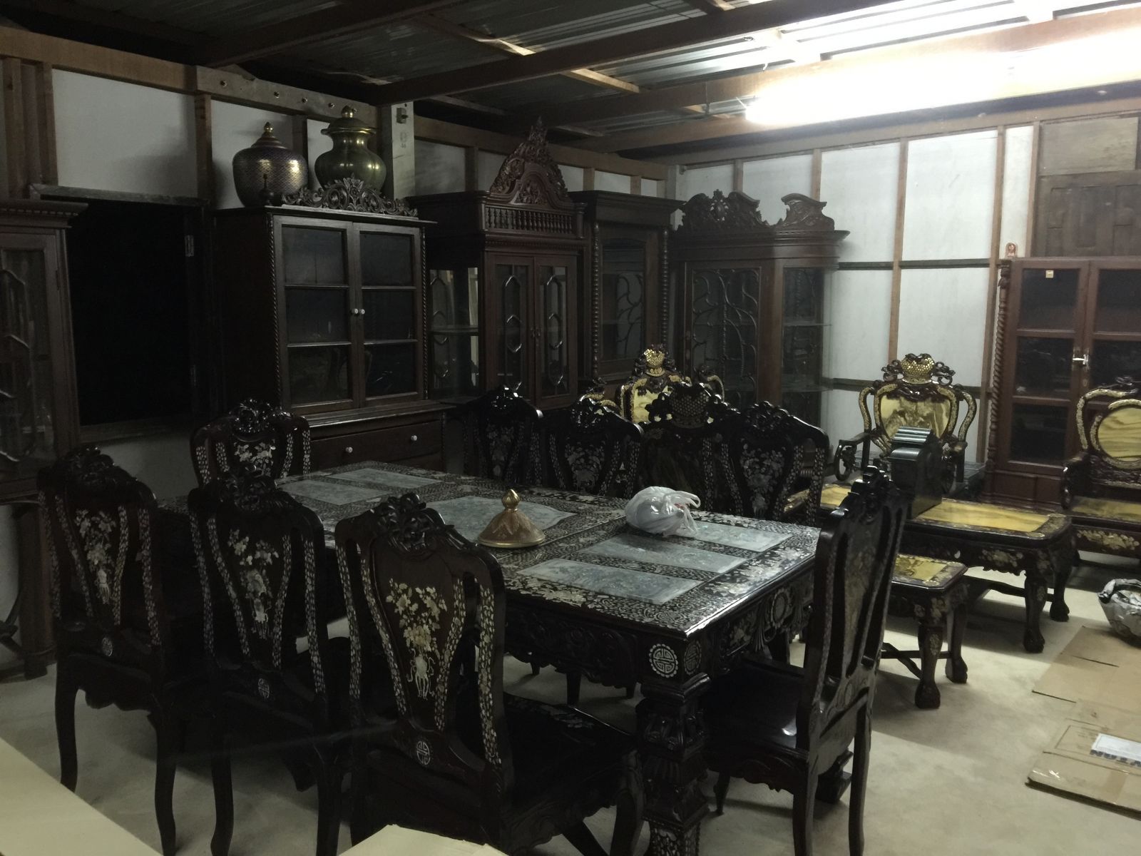 รับซื้อเฟอร์นิเจอร์ไม้สัก